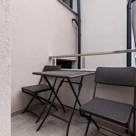 아파트 Stylish & Luxury 1bd With A Nice Terrace
